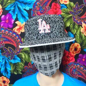 **RARE ** MEN’S LOS ANGELES DODGERS 59FIFTY PRINT HAT SIZE 7 1/4 FLAT BILL FITTE